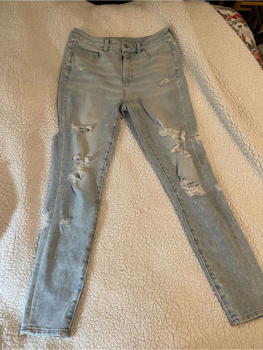 American  Eagle  Women’s Light Blue Distressed Super Hi rise jegging Jeans